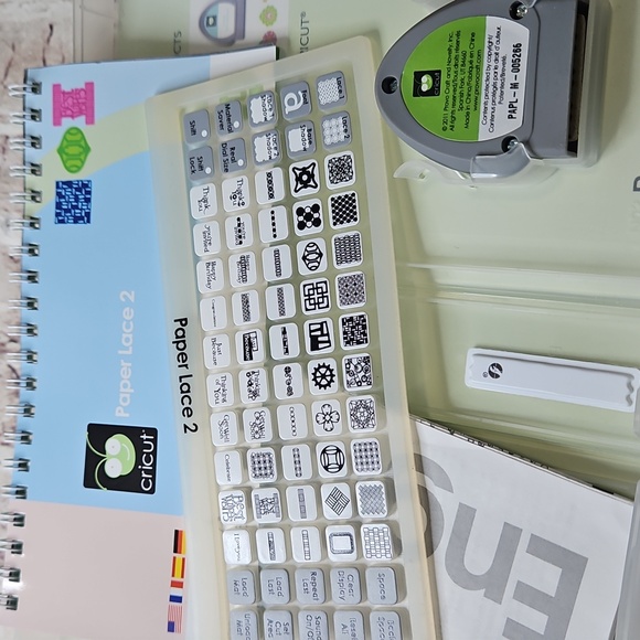 Cricut Shapes Cartridhw Paper Lace 2‎ - Picture 3 of 4